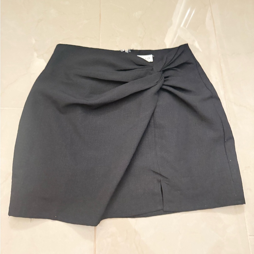 Le Lis Black Mini Skirt